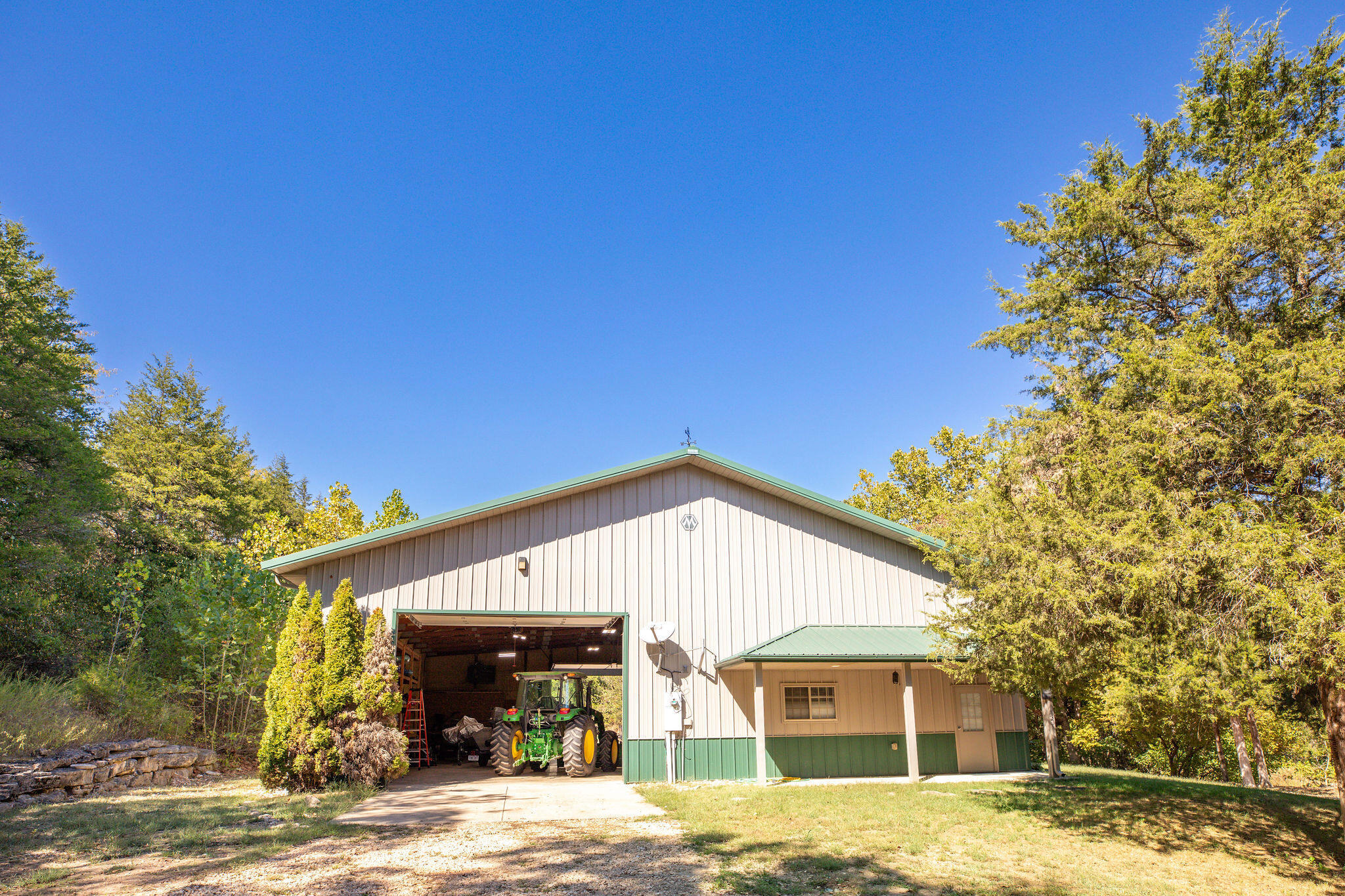 main property photo 4