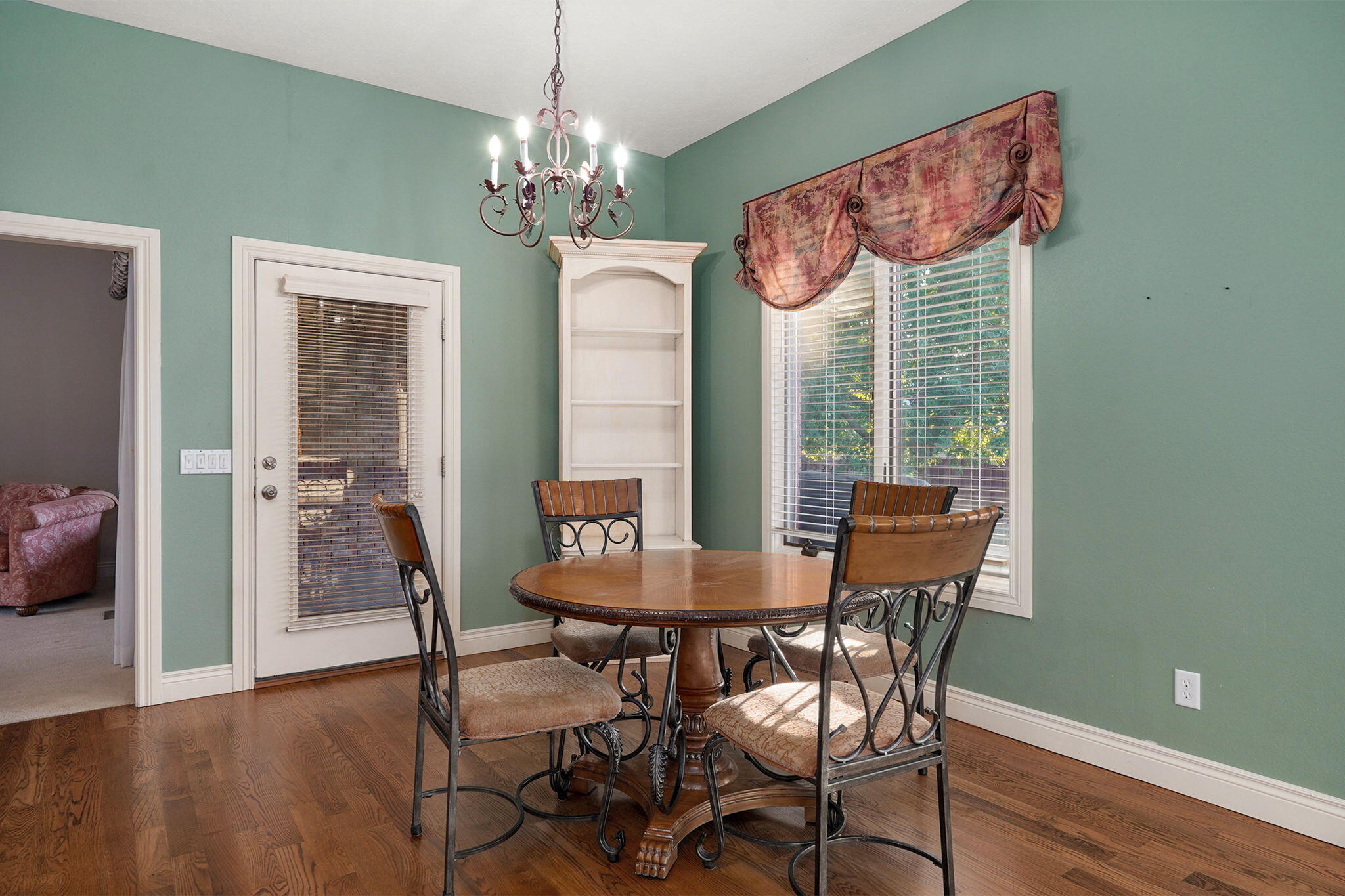 main property photo 9