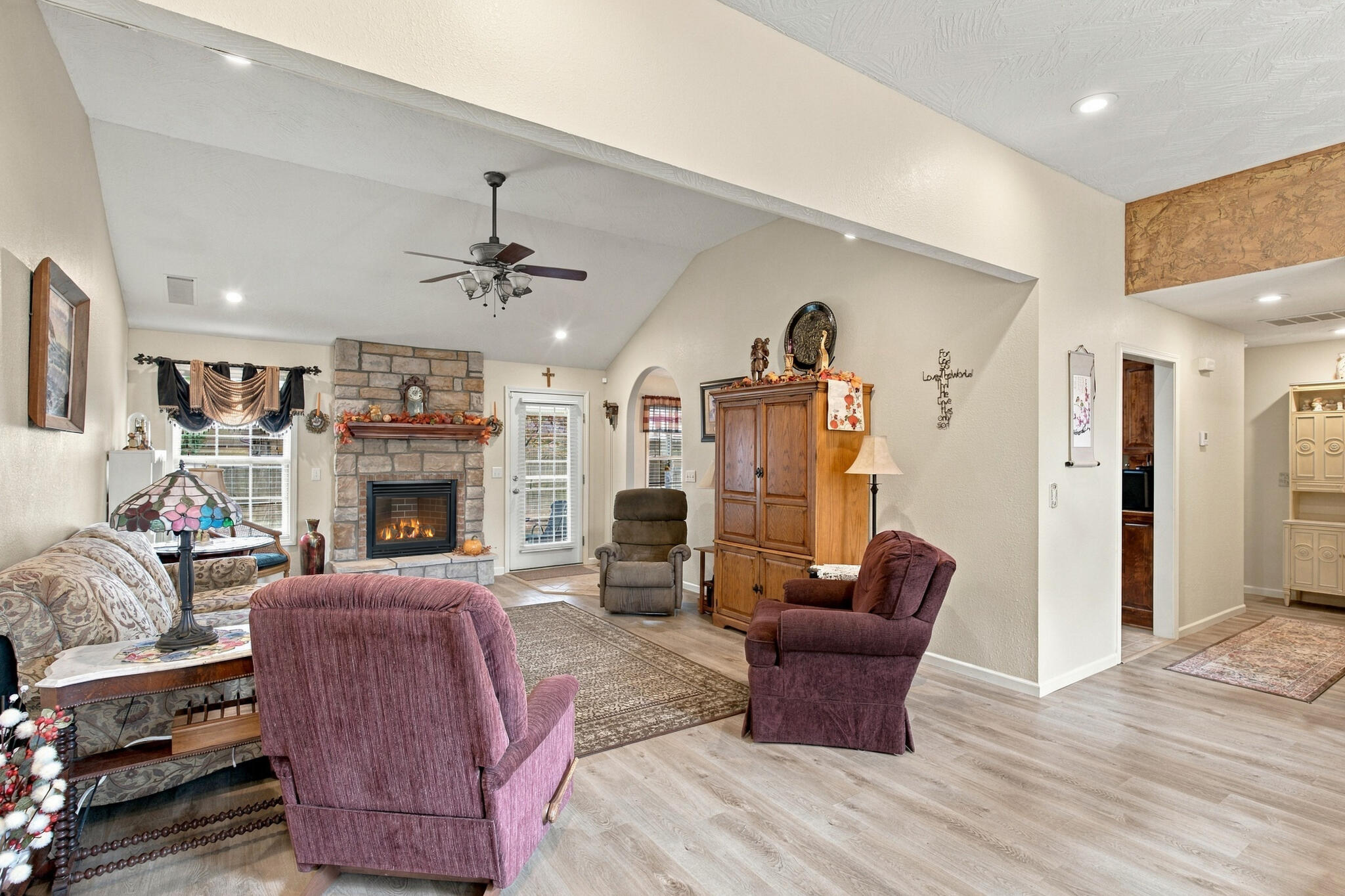 main property photo 9