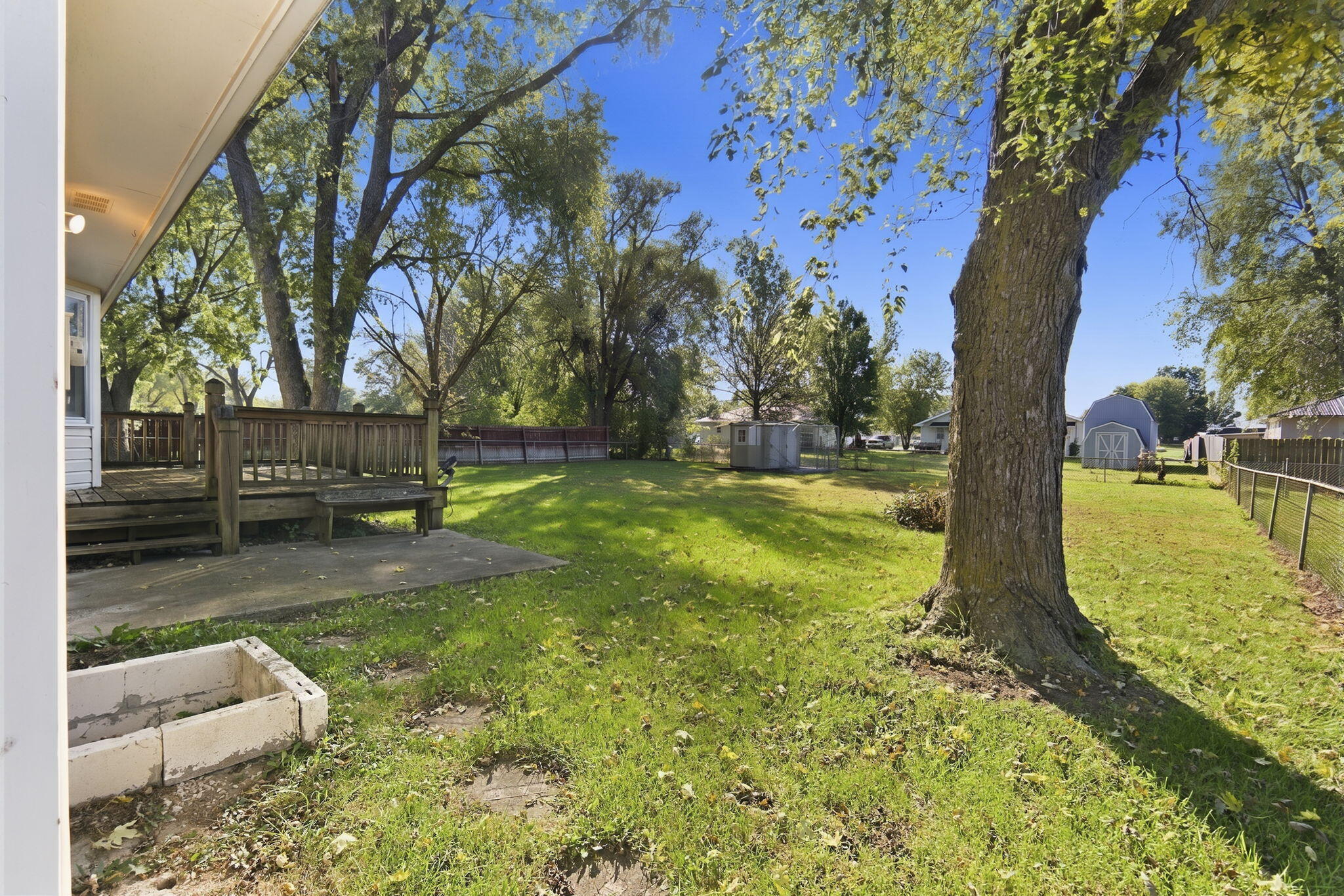 main property photo 32