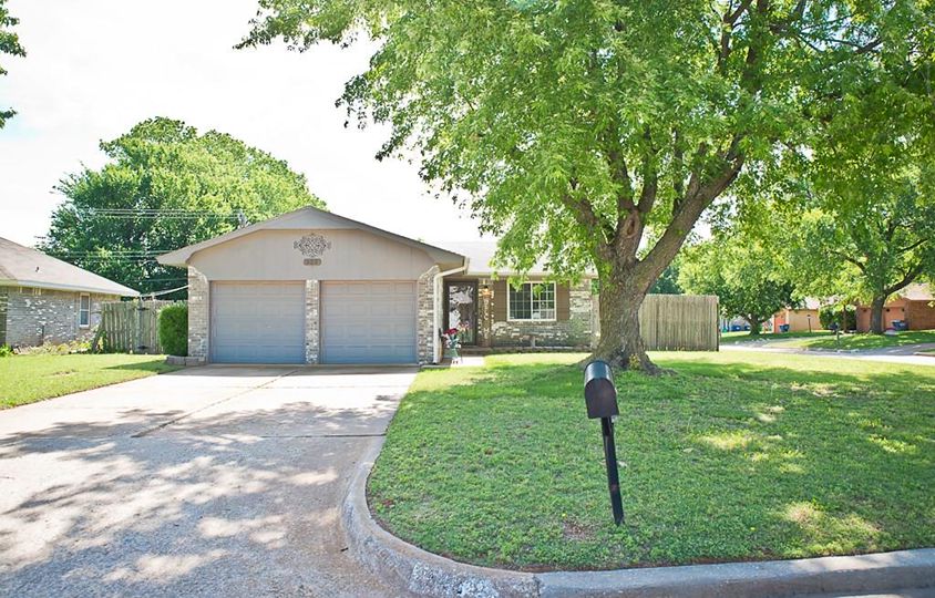 522 S Meadow Ln, Mustang, OK 73064