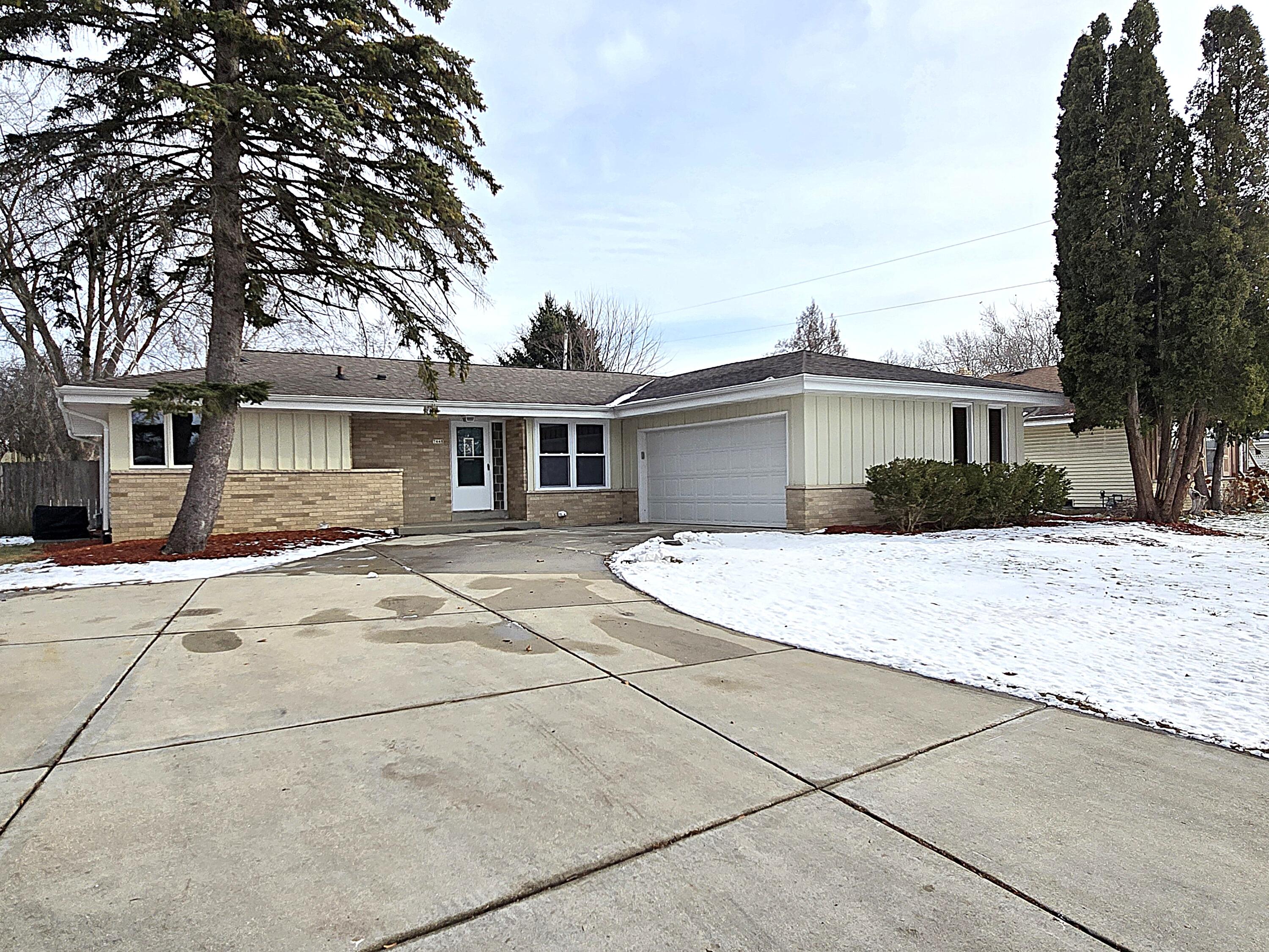 7448 N 90th St, Milwaukee, WI 53224