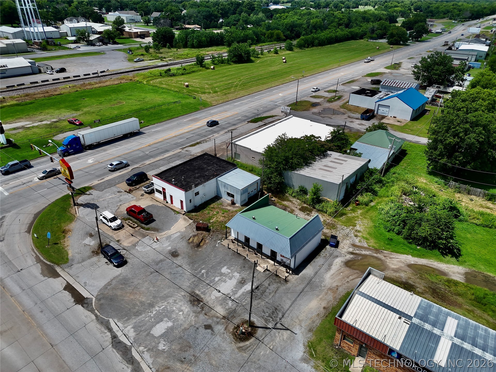 102 N Chouteau Ave, Chouteau, OK 74337