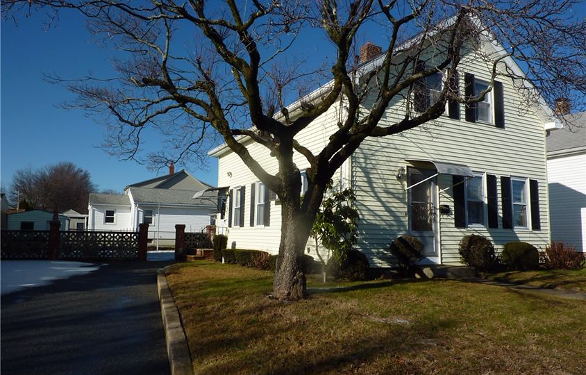 1555 Cranston St, Cranston, RI 02920