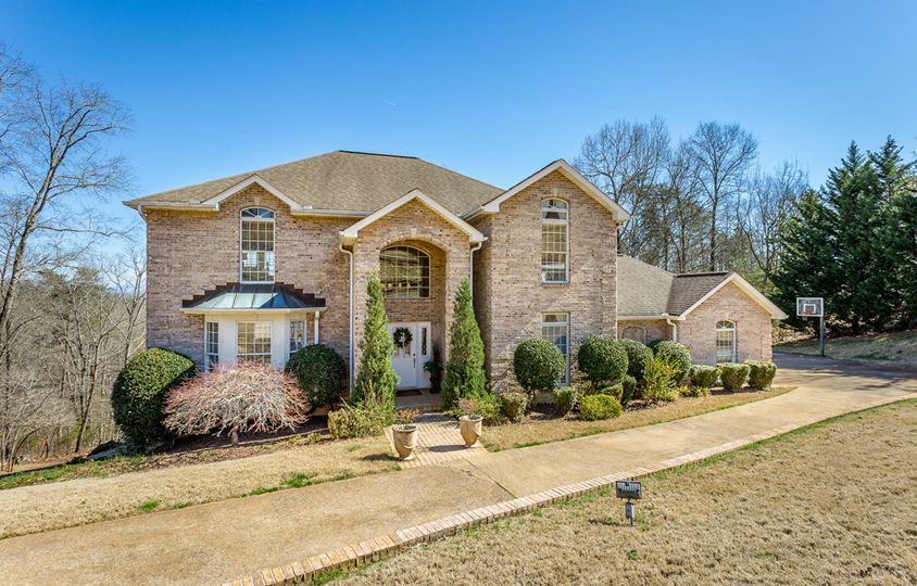 9506 Mountain Lake Dr, Ooltewah, TN 37363