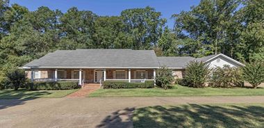 image of property with 4 Bed | 3 Bath | 4,488 Sqft