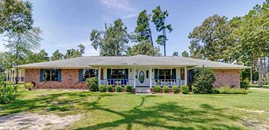 image of property with 4 Bed | 3 Bath | 2,512 Sqft