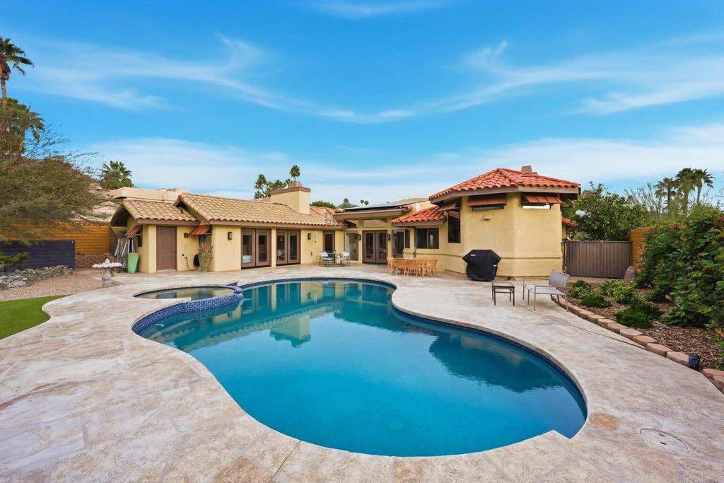 main property photo 13