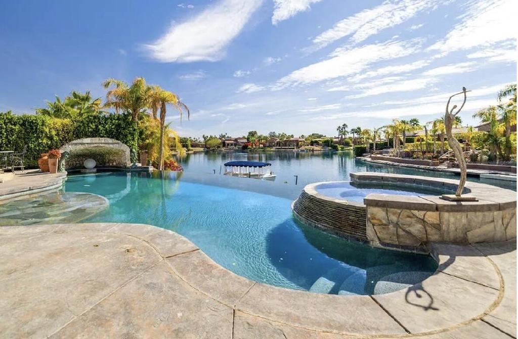 main property photo 4