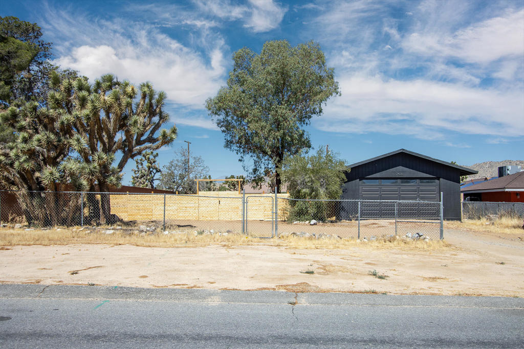 main property photo 6