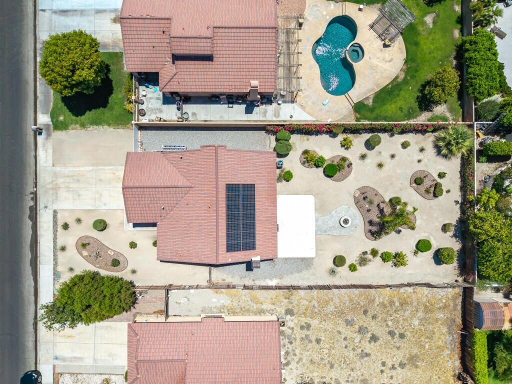 main property photo 32