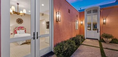 image of property with 3 Bed | 3 Bath | 2,565 Sqft