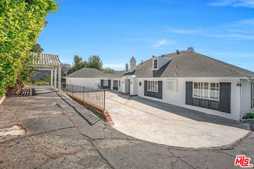 main property photo 35
