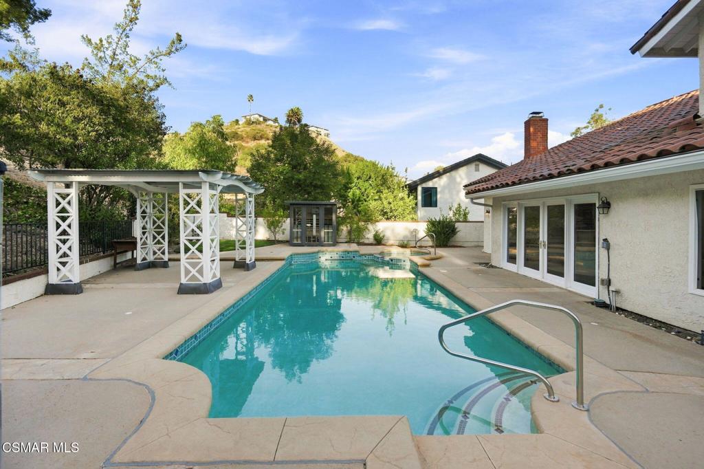 main property photo 40