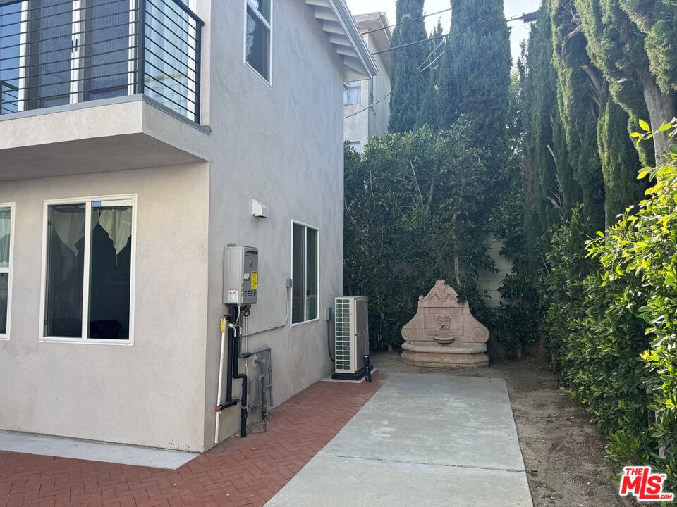 main property photo 31