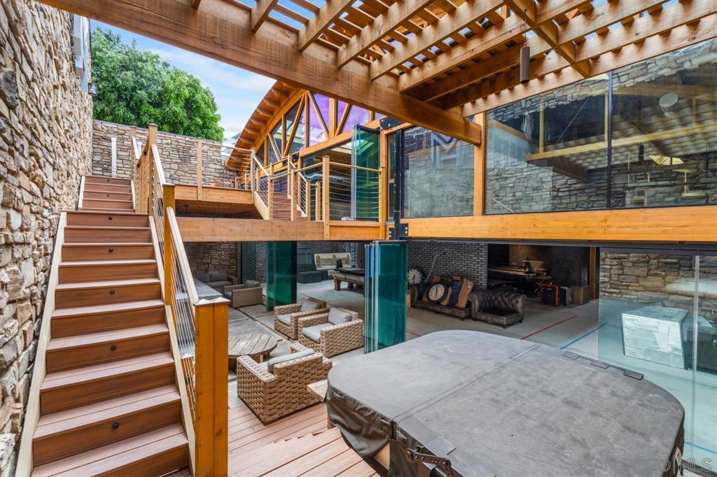 main property photo 13