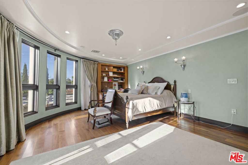 main property photo 29