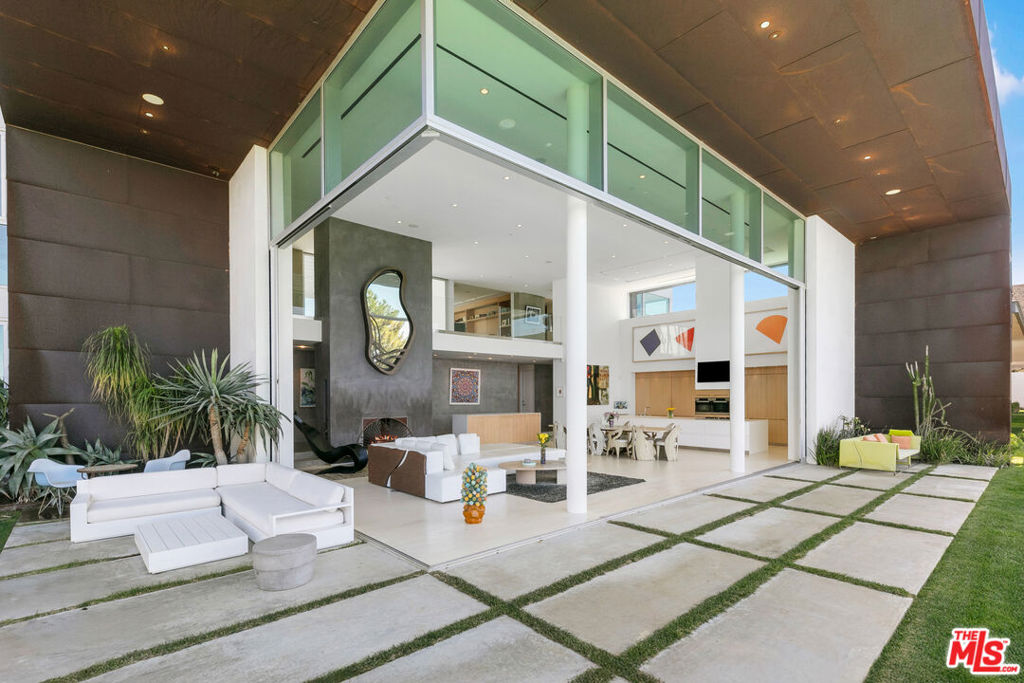 main property photo 14