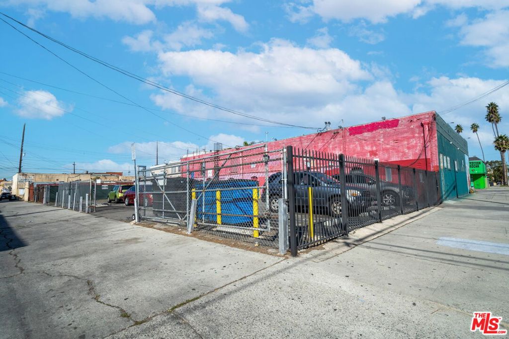 main property photo 6