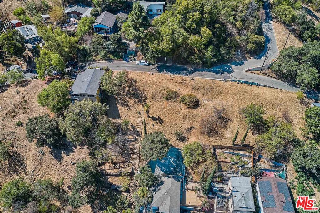 main property photo 11