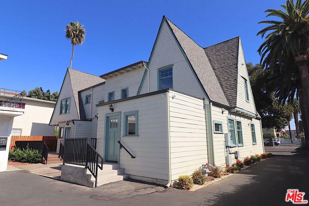 main property photo 28