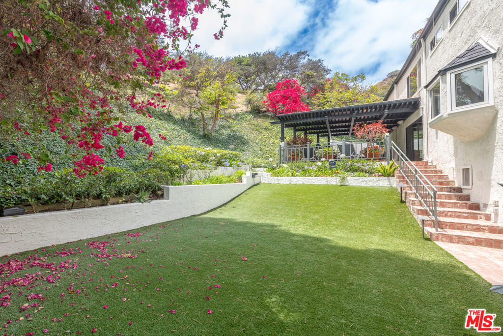 main property photo 31