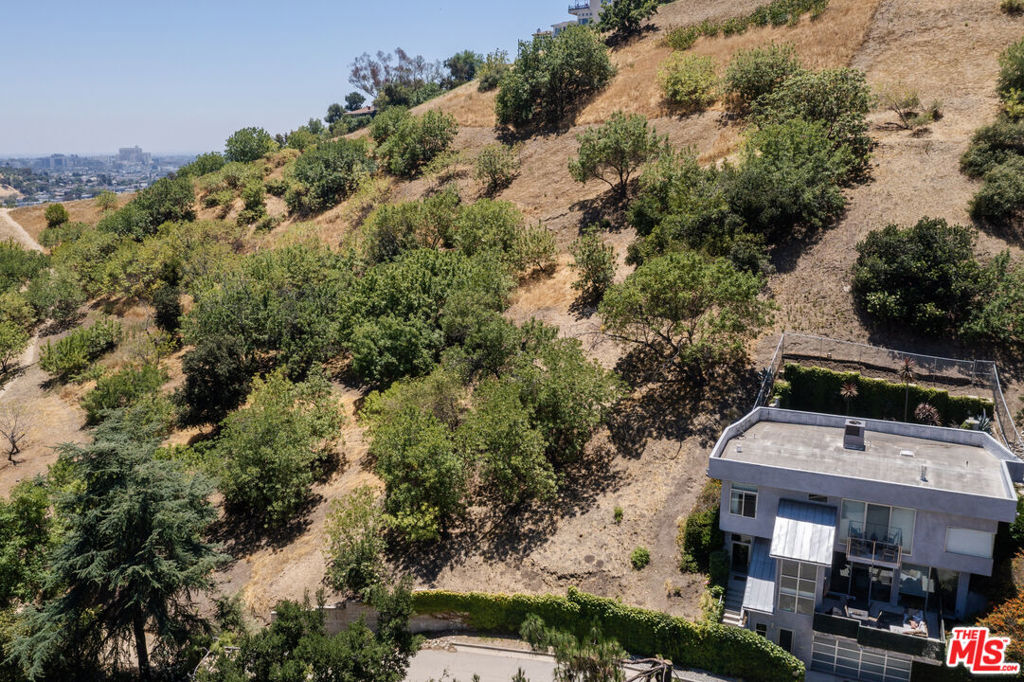 main property photo 10