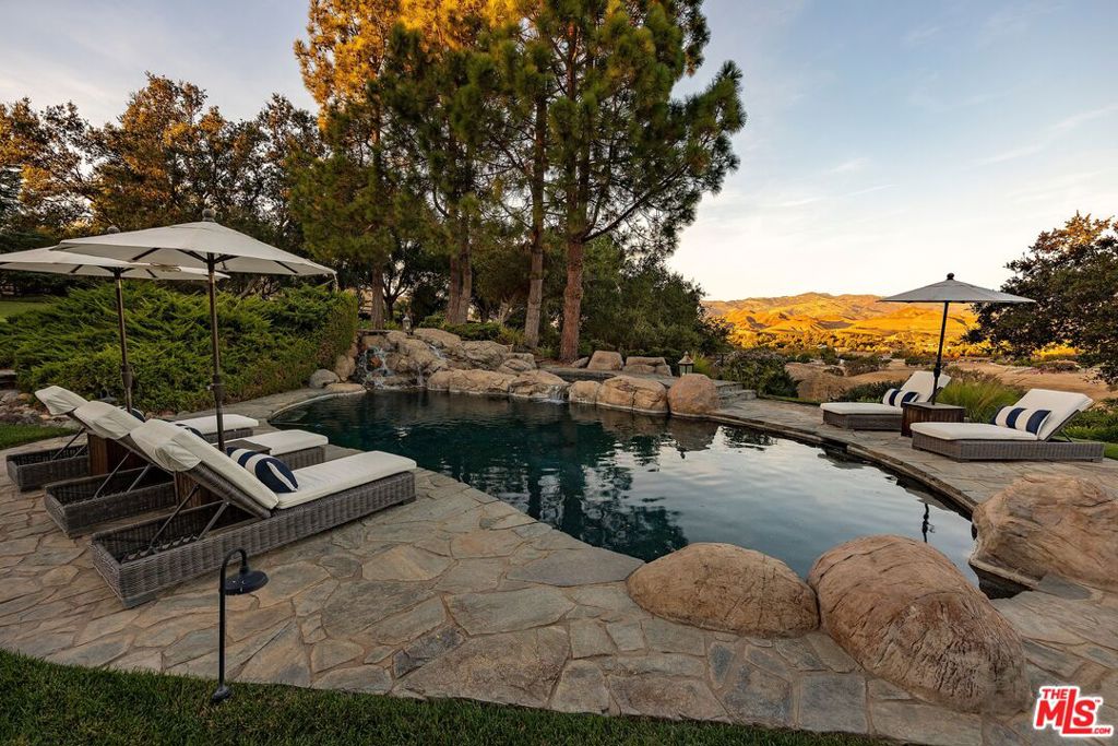 main property photo 14