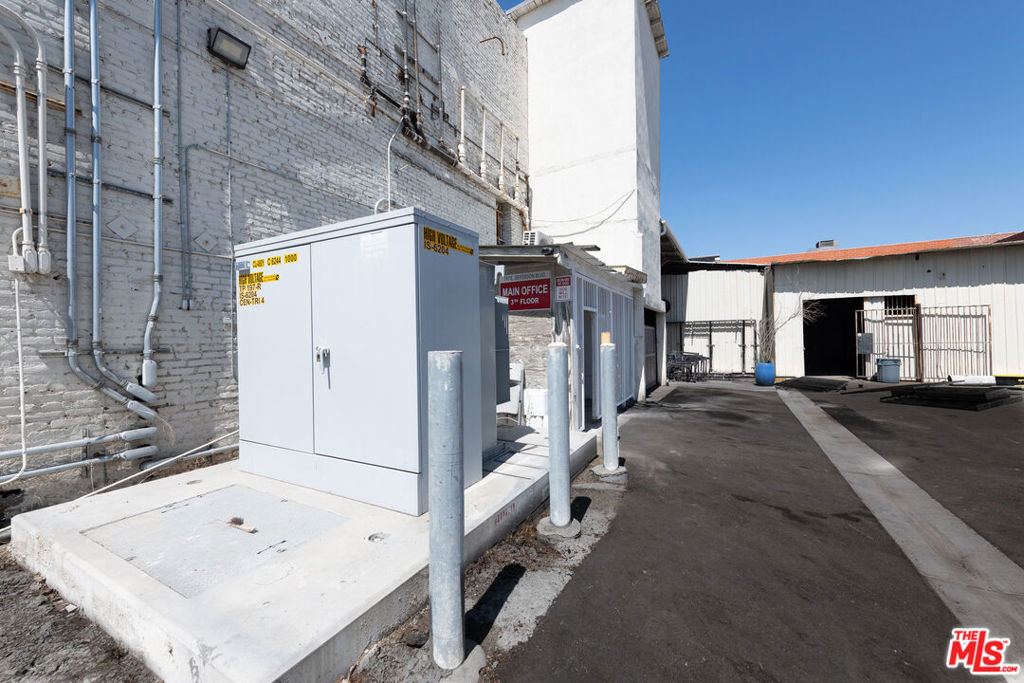 main property photo 13