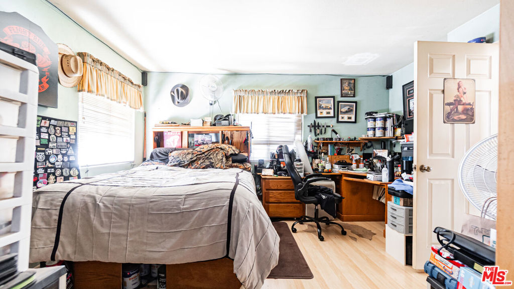 main property photo 28