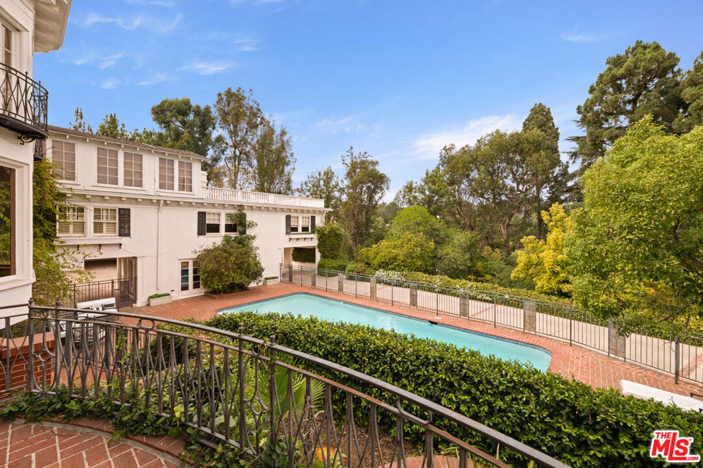 main property photo 11
