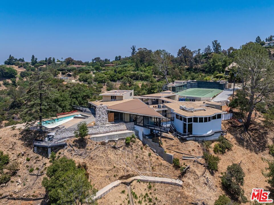 main property photo 5