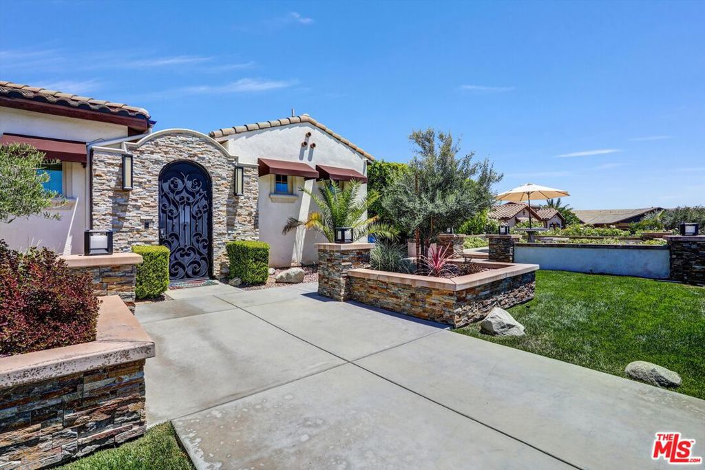 main property photo 9