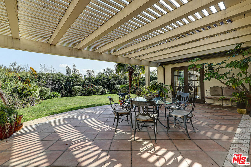 main property photo 27