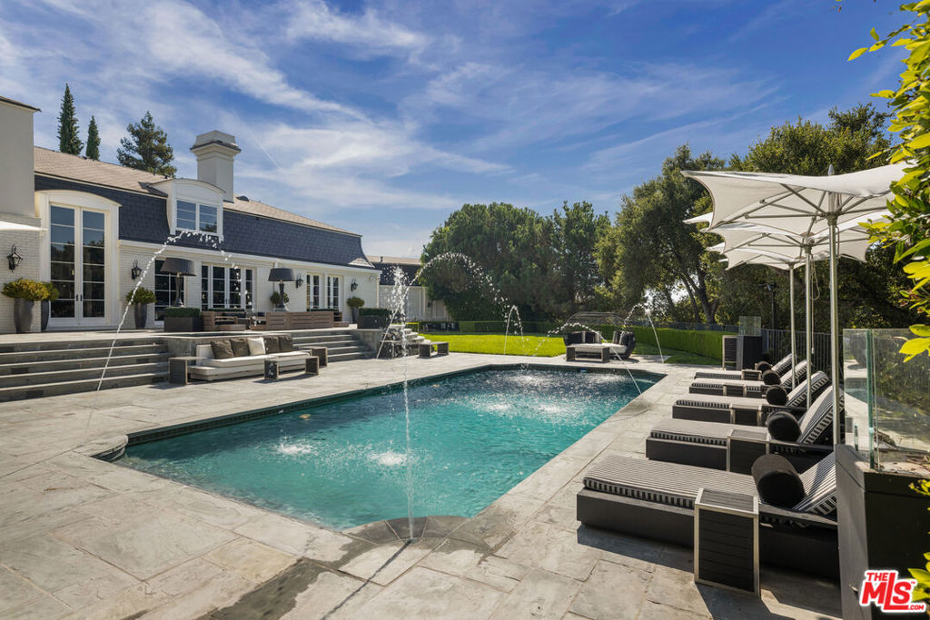 main property photo 17