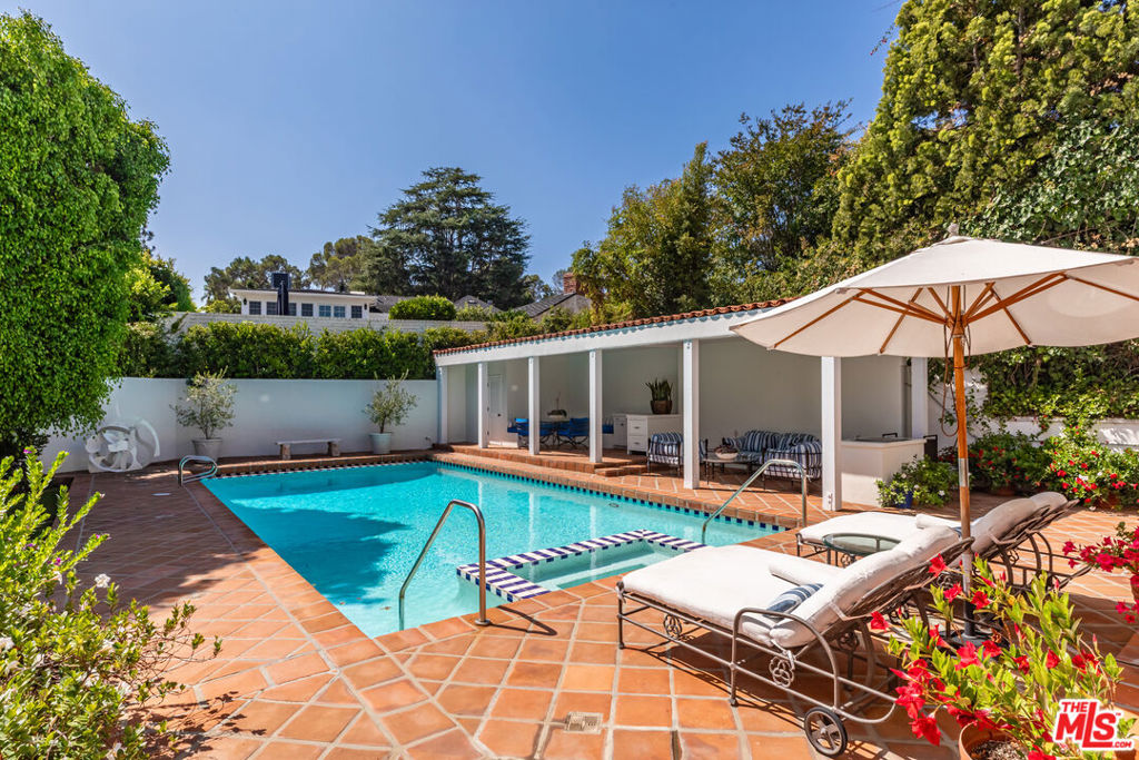 main property photo 25