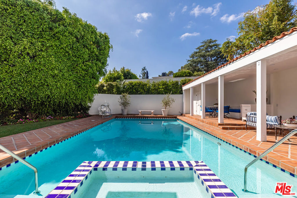 main property photo 26