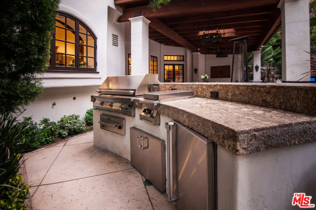 main property photo 25