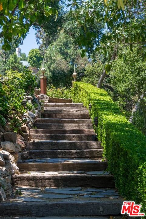 main property photo 40