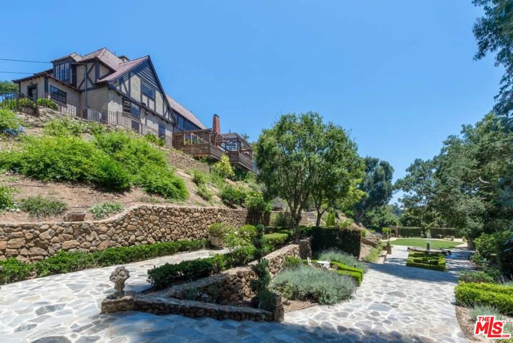 main property photo 51