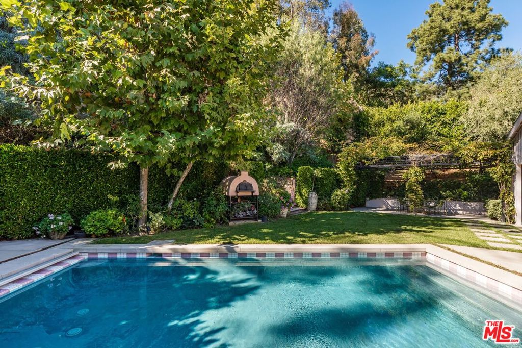 main property photo 26