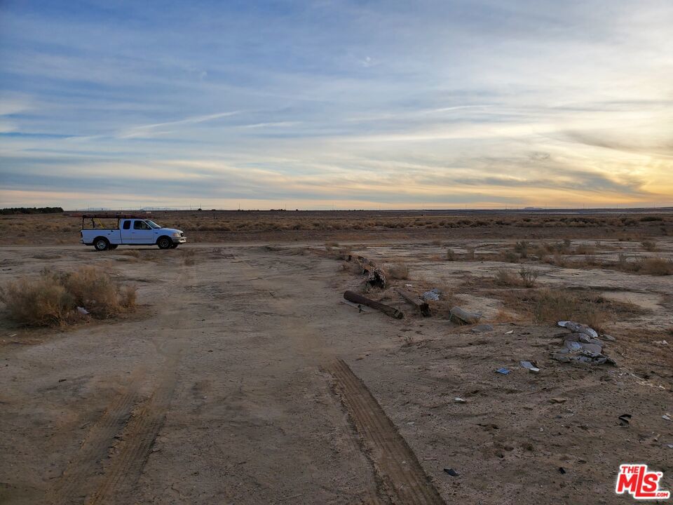 main property photo 6
