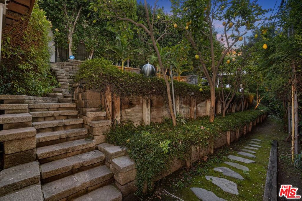 main property photo 10