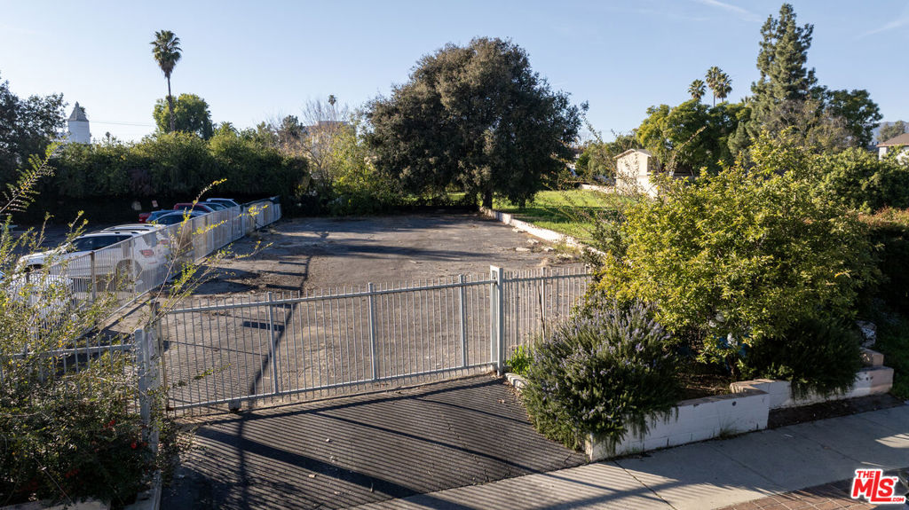 main property photo 14