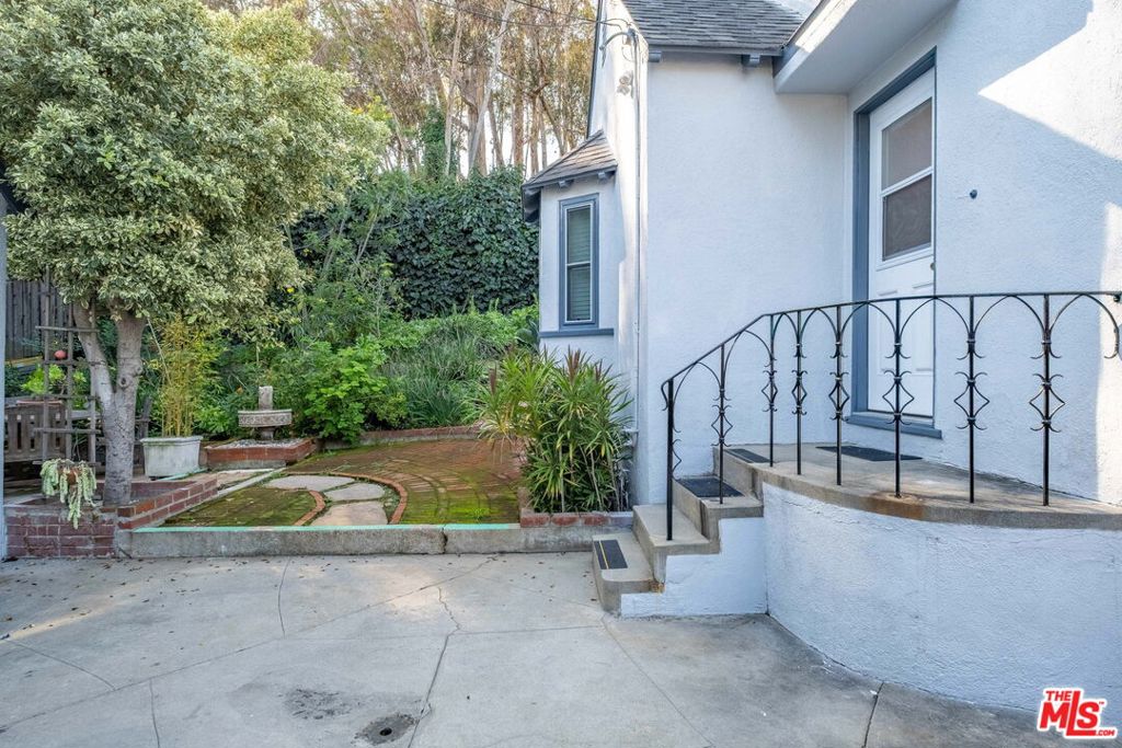 main property photo 40
