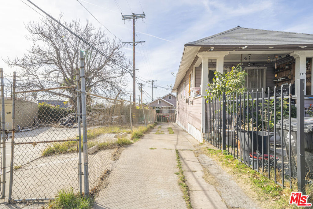 main property photo 14