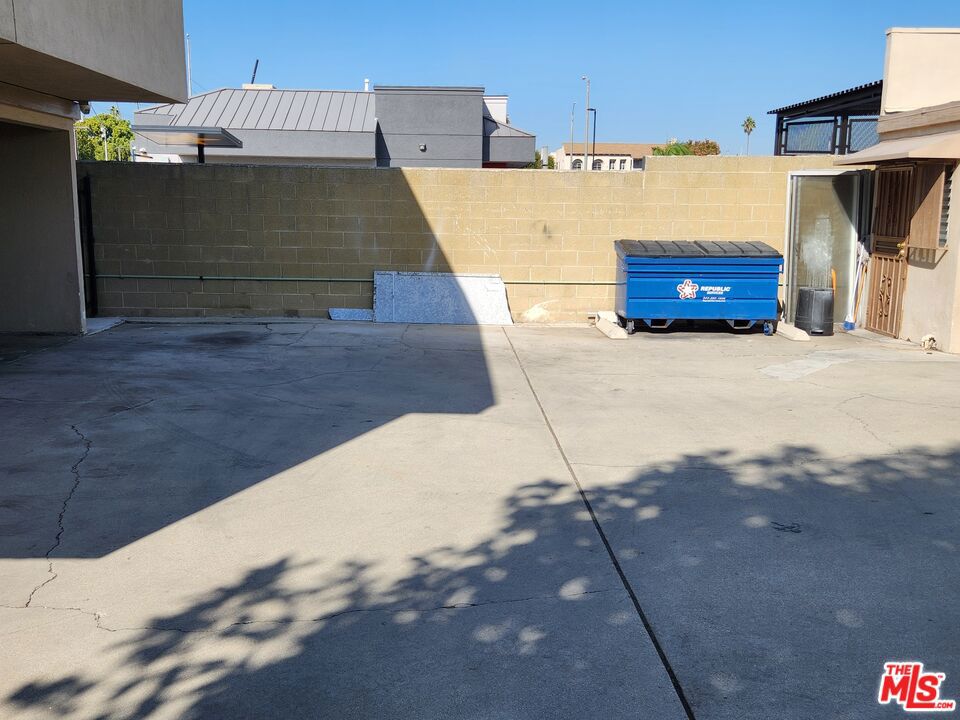 main property photo 13