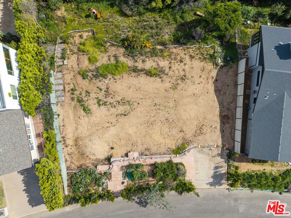 main property photo 11