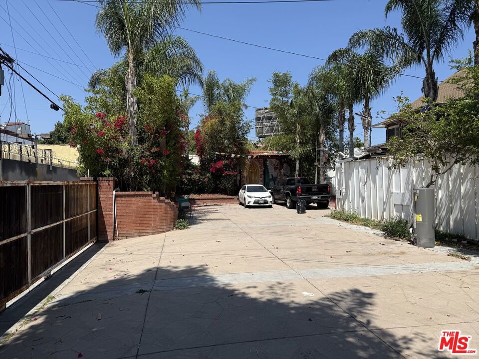 main property photo 10