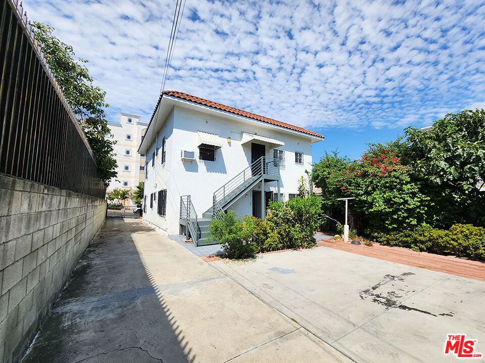 main property photo 7